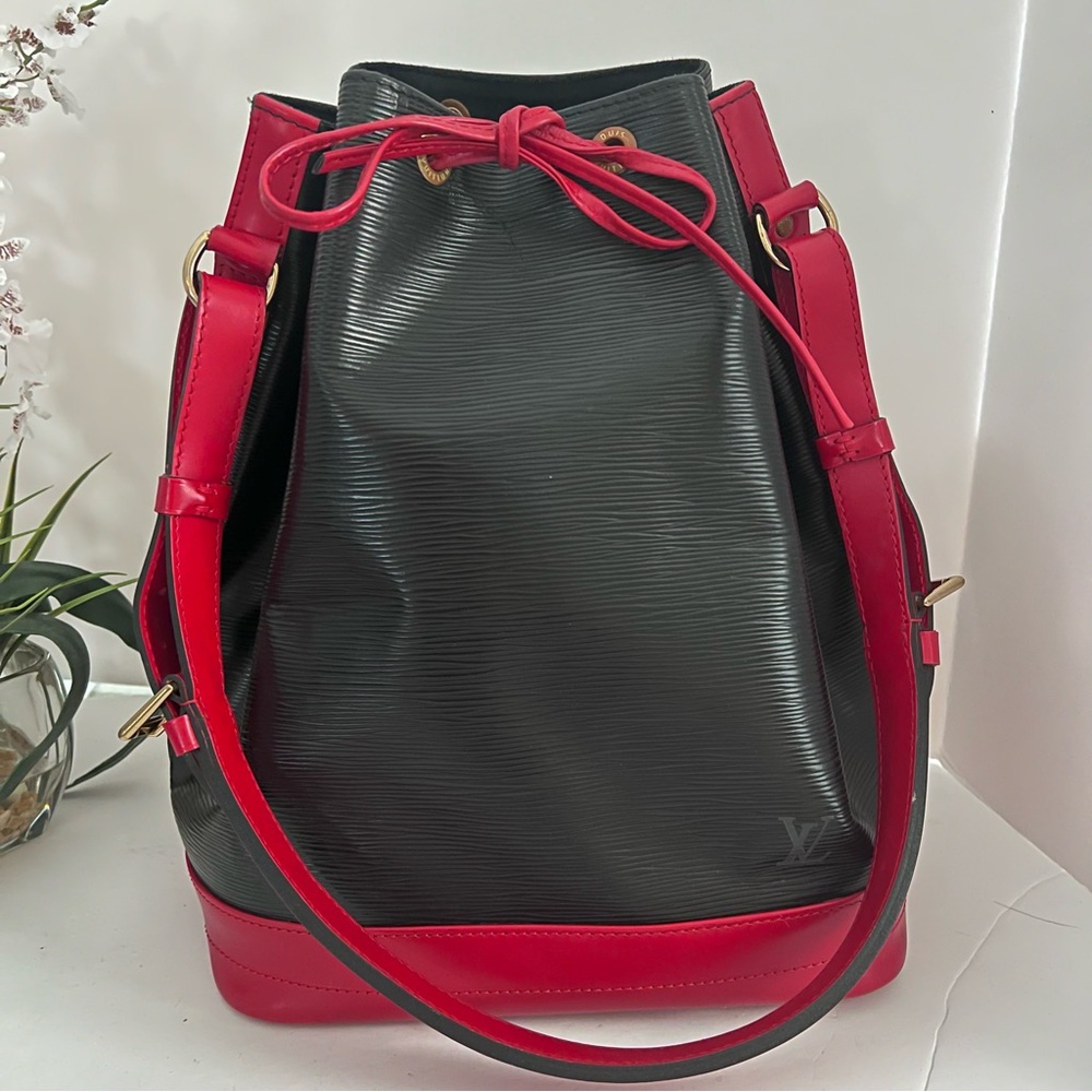 Authentic Louis Vuitton Epi Bi-Color Noe Castillan Red/Black